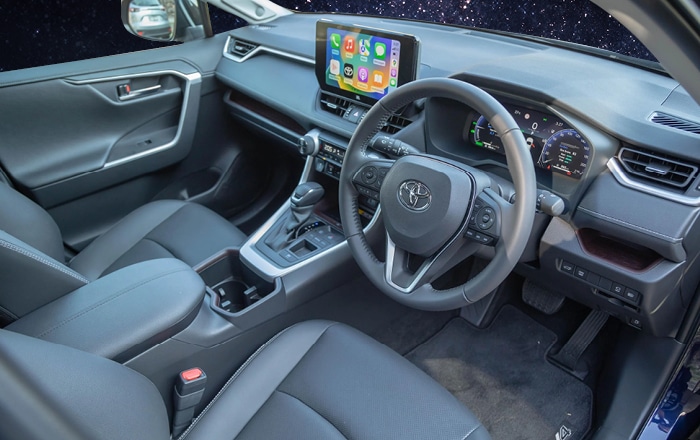 AMF43_WebImages_700x440_RAV4_V1-4